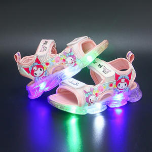 Été 2025 Nouveau Style Chaussures de plage polyvalentes pour filles, Sandales de dessin animé éclairées par LED, antidérapantes et résistantes à l'usure Grossiste - Product Image 2