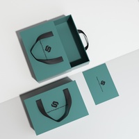 Boîte à bijoux rigide haut de gamme de luxe avec logo personnalisé, doublure en éponge recyclée aseptique, laminage mat, revêtement UV, fermeture magnétique