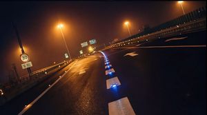 Dissuasore Stradale Solare in Alluminio Pressofuso Resistente agli Urti e Antiscivolo per Strade Industriali - Product Image 3