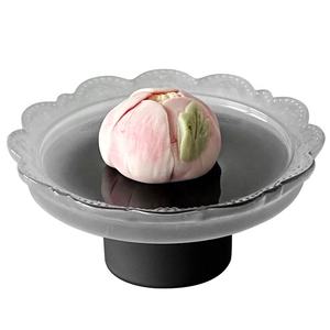 أطباق زجاجية أنيقة بتصميم عتيق مزخرف بالزهور باللون الأسود المصقول لحفلات الزفاف، صحون تقديم عالية القاعدة للكيك والفواكه - Product Image 5