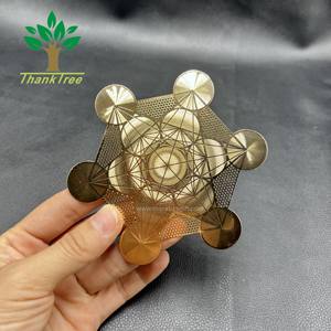 تصميم الأزياء قطع من مكعب ميتاترون معدني بذور الحياة يانترا الطاقة بطاقات مع تصنيع بالجملة - Product Image 2