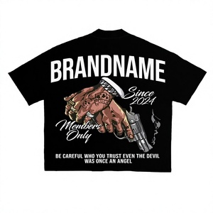 T-shirt noir à manches courtes pour homme de votre marque avec imprimé graphique pistolet, col rond, coupe oversize, style streetwear, en coton - Product Image 1