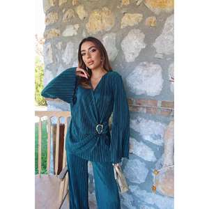 ชุดสูทพลีทสีเขียวมรกตสำหรับผู้หญิง ผ้าโพลีเอสเตอร์ 100% กันยับ กางเกงขายาวทรงกว้าง เสื้อแจ็คเก็ตเข้าชุด ชุดทำงานสุภาพ - Product Image 5