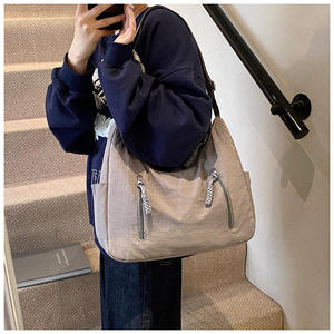 Sac bandoulière personnalisé avec logo, sac décontracté en nylon, sac à bandoulière pour femme - Product Image 3