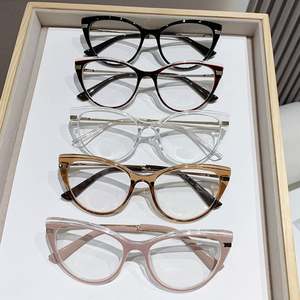 Gafas de Moda 2025 con Protección Anti-luz Azul para Vista Cercana, Montura Ojo de Gato, Lentes Fotocromáticas para Mujer - Product Image 6