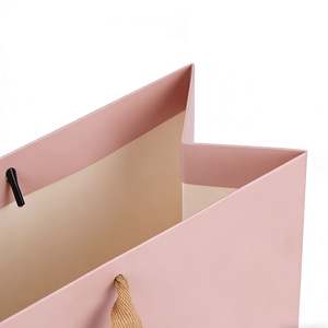 Bolsas de Mano Ecológicas Personalizadas con Asas, Ideales para Joyería, Regalos, Calzado, Ropa y Compras Bolsas de Cartulina Rosa. - Product Image 2