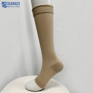 Calcetines de Compresión con Banda de Silicona Antideslizante 20-30mmHg, Medias de Soporte para Pantorrillas Anchas con Punta Abierta para Hinchazón y Várices - Product Image 1