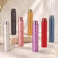 Vente flash : flacon de parfum rechargeable de 10 ml avec vaporisateur à pompe, bouchon à vis, coque extérieure en aluminium cylindrique mince, bouteille intérieure en verre, anti-fuite