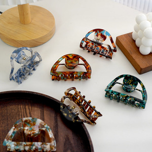 Pince à cheveux unisexe tendance <span class=keywords><strong>et</strong></span> très vendue, 7 cm, motif écaille de tortue, mignonne, en forme de demi-lune, creuse, en acétate PVC, accessoires pour cheveux - Product Image 1