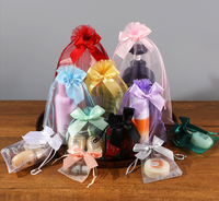 Sac cadeau en organza personnalisé avec nœud en ruban et cordon de serrage pour cosmétiques et bijoux, estampage à chaud, présentation élégante