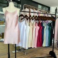 Vente en gros usine : Ensemble 2 pièces de luxe en satin, comprenant une chemise de nuit, une robe de nuit, une lingerie sexy et une robe nuisette unie, idéal pour l'été et les mariages.