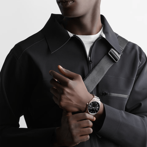 Reloj mecánico Longinesing Classic para hombre con esfera negra, números romanos como marcadores de hora, manecillas plateadas y correa de acero inoxidable. - Product Image 2