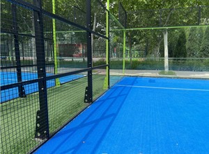 Cancha de tenis de Pádel panorámica de alta calidad Césped artificial de color azul con revestimiento de PU - Product Image 6
