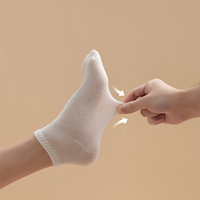 Lot de 10 chaussettes courtes jetables respirantes pour femmes, blanches, antidérapantes, à séchage rapide, écologiques, antibactériennes, pour usage quotidien