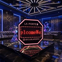 Vente en gros d'accessoires pour boîte de nuit panneau de service de présentateur de bouteille de babillard défilant signé au néon