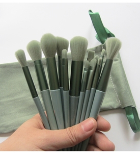 Set di 13 Pennelli per Trucco per Correttore, Pennelli per Balsamo Labbra, Pennelli per Eyeliner, Pennelli per Sopracciglia, Pennelli per Viso e Fard - Product Image 6