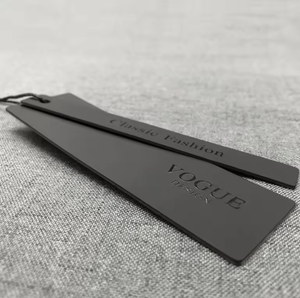 Kartu Hitam Mewah Berkualitas Tinggi Ramah Lingkungan Tebal 700Gsm Cetak UV Logo Menerima MOQ Rendah Logo Kustom Gratis Label Gantung Tali - Product Image 2