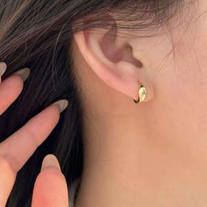 Pendientes de Perlas Chapados en Oro de 18k, Producción Propia Transfronteriza para Mayoristas, Metal Hipoalergénico, Estándar ASTM 316L - Product Image 3