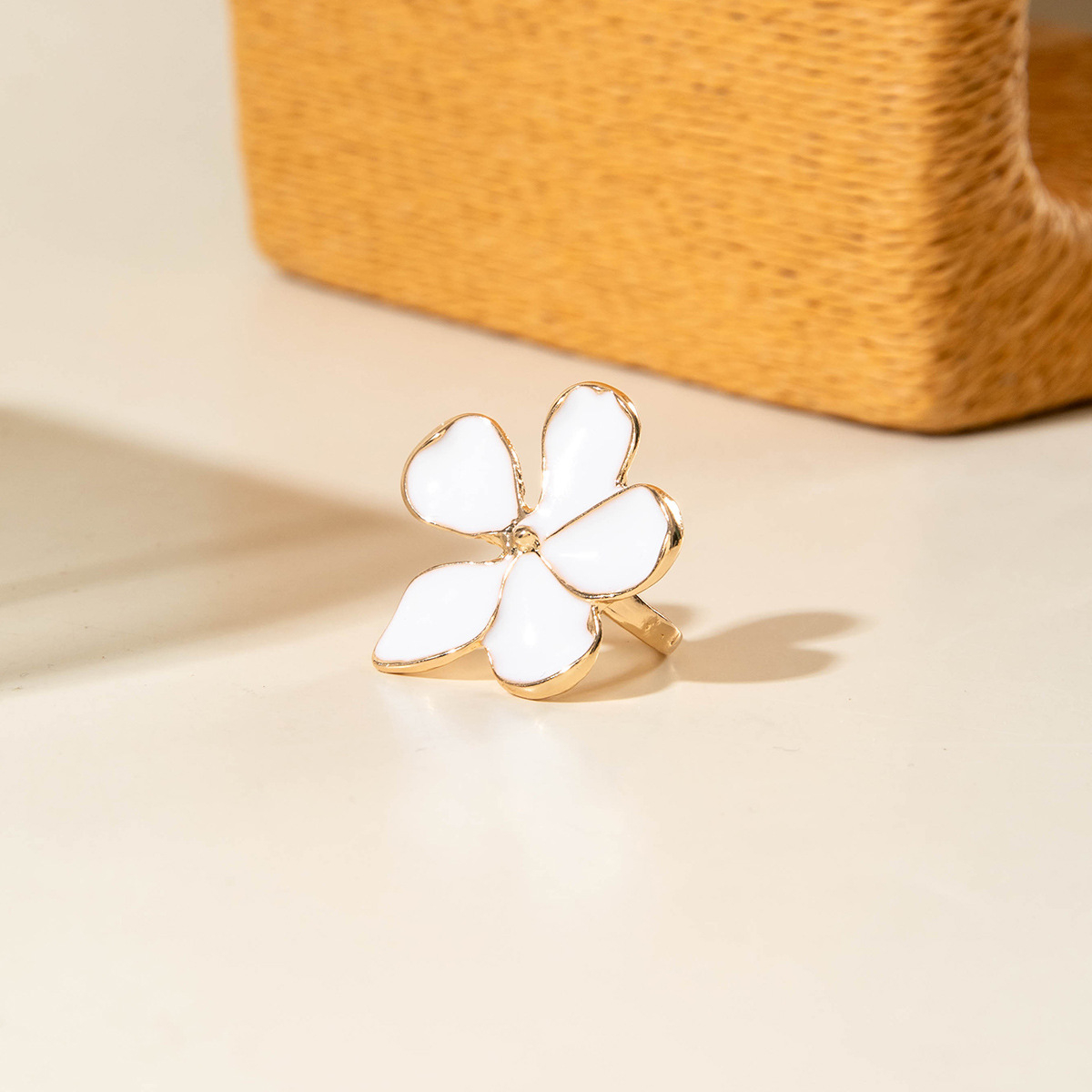 R082-9 White