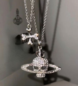 Vvivi Enne West Woods Collier en alliage en forme de crâne style punk, pendentif décoratif de la plus haute qualité - Product Image 2