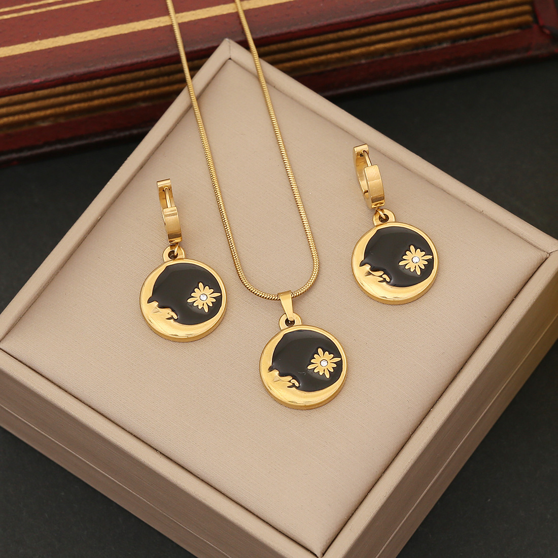 black jewelry set