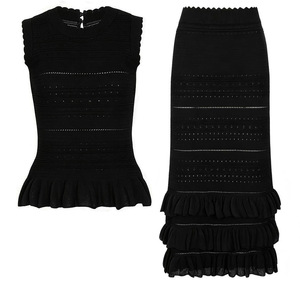 Conjunto de Duas Peças em Tricô Creme para Mulheres, Top Sem Mangas com Peplum e Saia Maxi com Renda, Look de Verão - Product Image 3