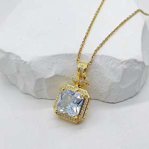 Collier de pierres précieuses plaqué or 18 carats de haute qualité Bijoux Collier pendentif géométrique en zircon pour femmes - Product Image 4