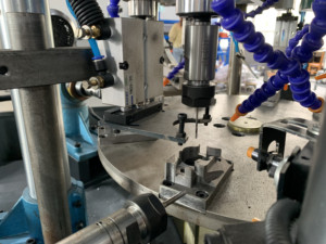 เครื่องเจาะและต๊าปแบบพิเศษพร้อมโต๊ะหมุนอัตโนมัติ - Product Image 2