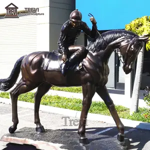 Sculpture moderne en métal coulé antique Figure en bronze avec sculpture de cheval