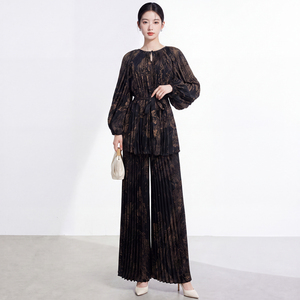 Ensemble deux pièces pour femme, style décontracté et professionnel, comprenant un manteau plissé uni en maille et un pantalon droit longueur cheville, respirant - Product Image 5