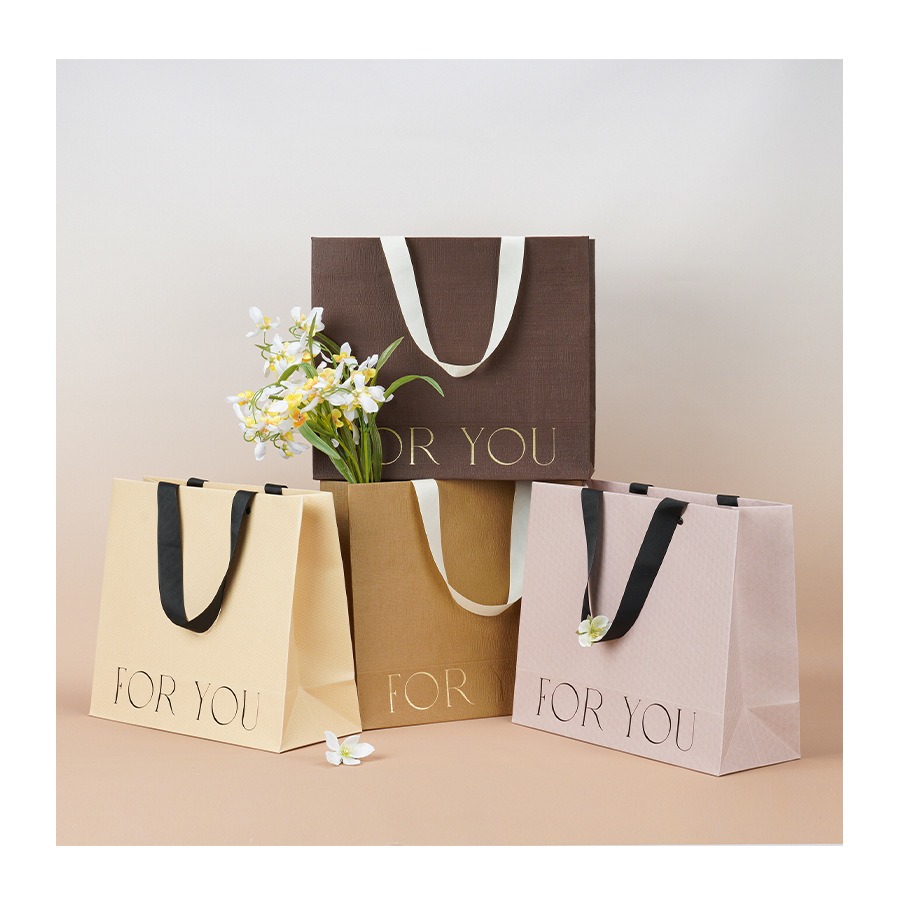 Luxury 3D Debossed Linear Texture Art Paper Gift Bag Gold Foil Cotton Rope Handle Eco-Friendly Boutique Jewelry Promotion
