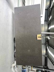 แผ่นหินควอตซ์เทียมสีเทาลายปลาทองขัดเงาขนาดใหญ่สำหรับทำท็อปเคาน์เตอร์ห้องครัว ห้องน้ำ ผนัง และพื้น - Product Image 2