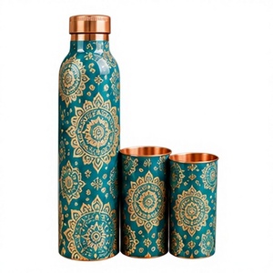 Juego de Botellas de Agua de Cobre Hechas a Mano con Diseño Mandala Bohemio, Botella de Viaje Portátil y Tazas con Patrón Verde Azulado y Dorado - Product Image 1