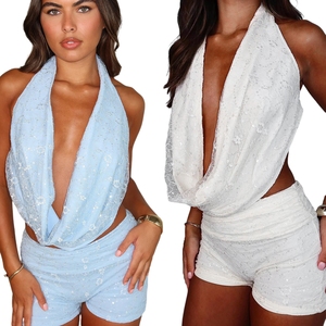 Ensemble 2 pièces d'été pour femme en dentelle à sequins, haut dos nu à col licou en V profond et short uni au-dessus du genou, tenue de villégiature - Product Image 1