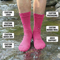 Chaussettes roses 100% imperméables à membrane triple couche respirante pour femmes, idéales pour la randonnée, le trekking, la course à pied, le cyclisme et les activités de plein air.