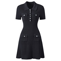 Robe Courte Tricotée Élégante Femme Manches Courtes Col Polo Boutons Bijoux Coupe Évasée Chic Tenue de Bureau Décontractée Vêtements Féminins