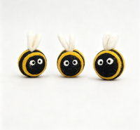 Jouet pour chat en feutre de laine en forme d'abeille mignonne, fait main, dessin animé, balle de jeu pour animaux de compagnie, doux, non toxique, jouet interactif pour chaton d'intérieur