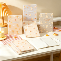 Carnet à spirale souple A5 147mm*212mm 80GSM 70 feuilles lignées Motif Ours Pâtissier Couverture PP 4 designs 168 pièces/carton Vente en gros