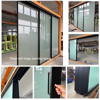 Porte coulissante rétractable moderne en verre dépoli avec cadre en aluminium, isolation acoustique, manuelle, garantie 5 ans, intérieur