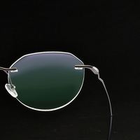 Vente en gros de montures de lunettes sans monture en alliage de titane ultralégères, carrées, pour myopie, lunettes de prescription pour hommes et femmes