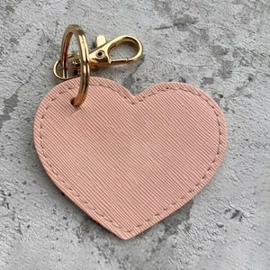 Kadınlar İçin Moda Kalp Deri Anahtarlık Toptan Satış Çanta Süsü Zarif Kalp Kolye Çanta Süsü - Product Image 3