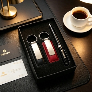 Ensemble <span class=keywords><strong>de</strong></span> porte-clés en cuir <span class=keywords><strong>de</strong></span> qualité supérieure, gravure au laser, logo personnalisé, cadeaux d'entreprise pour la reconnaissance des employés - Product Image 1
