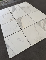 Carreaux de marbre Calacatta Gold en pierre naturelle Centurymosaic, blanc, 24x24 pouces, 610x610 mm, pour sol et mur de cuisine et salle de bain