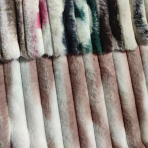 7 colores de alta calidad 100% poliéster grueso estampado a rayas franela pequeña manta de pelo de conejo tela de piel artificial suave - Product Image 6