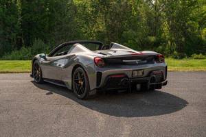 รถยนต์มือสองปี 2020 488 Pista Spider 2 ประตู เปิดประทุน พวงมาลัยซ้าย เครื่องยนต์หนังแท้ ล้อแม็ก R18 ขับเคลื่อนล้อหลัง ระบบควบคุมความเร็วอัตโนมัติ ไฟส่องสว่างอัตโนมัติ เกียร์อัตโนมัติ 8 สปีด - Product Image 3
