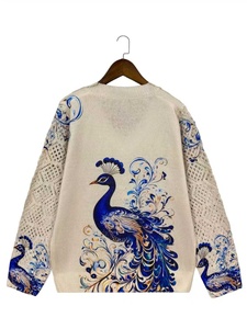 Pull en maille imprimé paon pour <span class=keywords><strong>femme</strong></span>, collection Printemps 2026, col en V, manches longues, avec empiècements en maille, 100 % polyester, imprimé numérique - Product Image 6