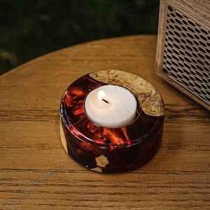 Porte-bougie unique en résine et bois fait à la main, combinant du bois naturel et de la résine colorée, design artistique et durable, idéal - Product Image 3