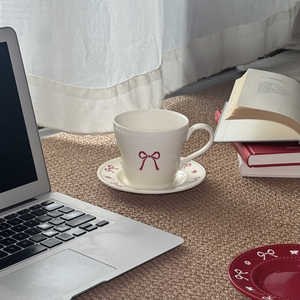 Nouvelle Tasse à Café en Céramique Rouge Tendance – Mugs Parfaits avec Design Nœud Décoratif - Product Image 3