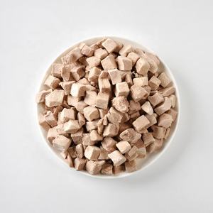 מזון לחיות מחמד מיובש בהקפאה OEM ODM, חזה עוף מקורי חתוך לפסים, נתחי בקר, טונה, סלמון, גרגירים, קוביות ברווז, לחתולים וכלבים - Product Image 4