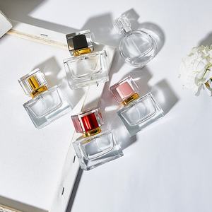 Botella de Perfume de Vidrio Transparente Cuadrada de Lujo, Recargable, con Atomizador de Rosca, en Stock - Product Image 3